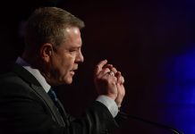 Page pide consenso para el decreto de ayudas frente a la guerra de Irán