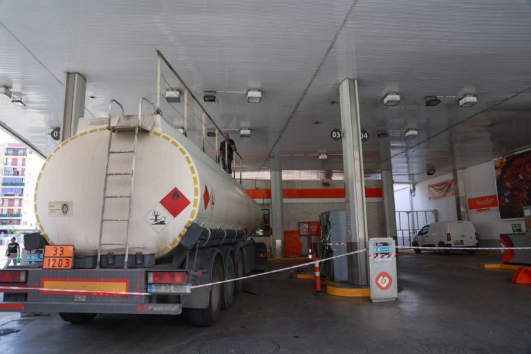 Transportistas, agricultores, ganaderos y pescadores pagarán 20 céntimos menos por litro de combustible