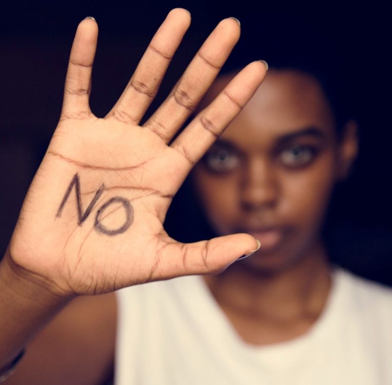 Nuevas ayudas en C-LM para combatir la trata y la mutilación genital femenina