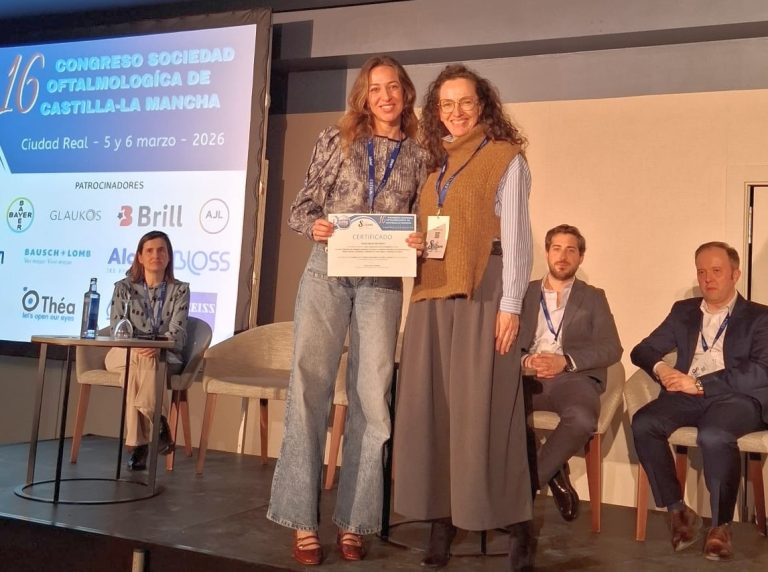 Olga Diego Navarro recibe el premio a la mejor comunicación científica en el Congreso de Oftalmología