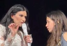 Laura Pausini invita a cantar a una joven de Tomelloso en el Roig Arena