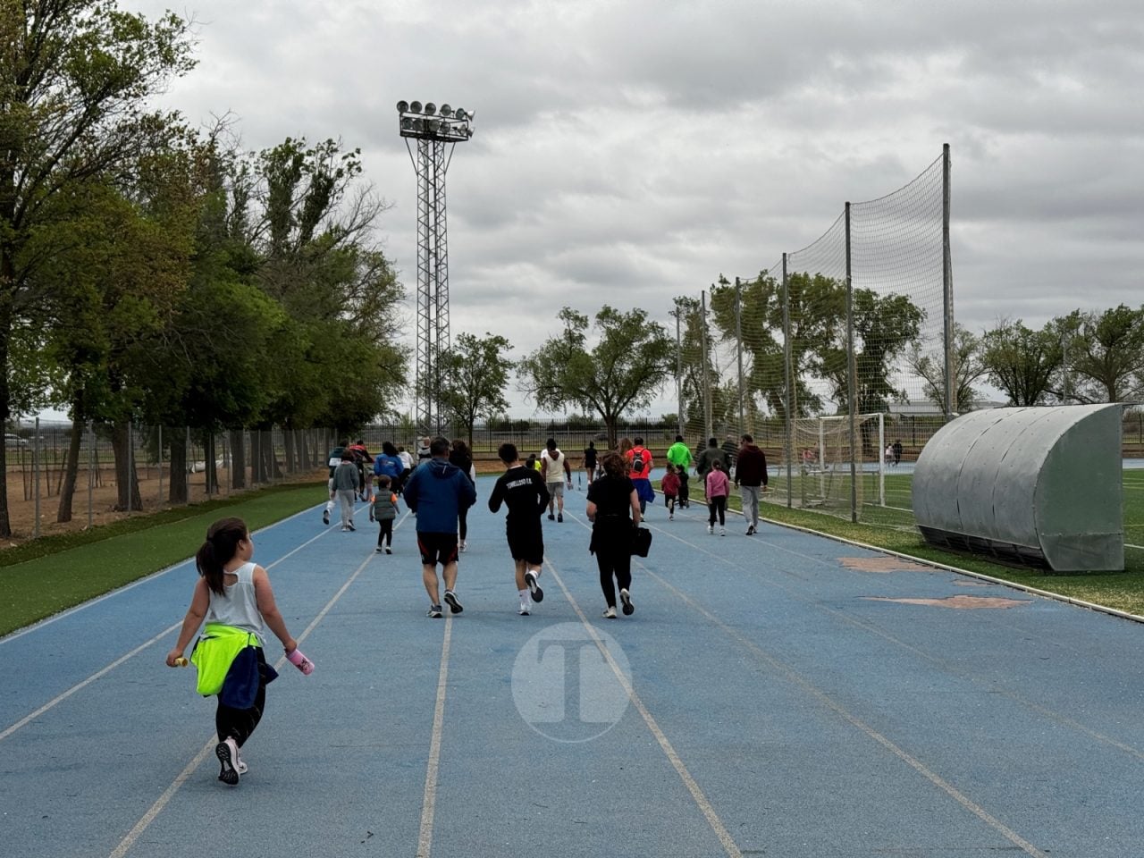 Cientos de escolares participan en la 47ª Carrera Popular ‘Memorial Ángel Serrano’ de Tomelloso