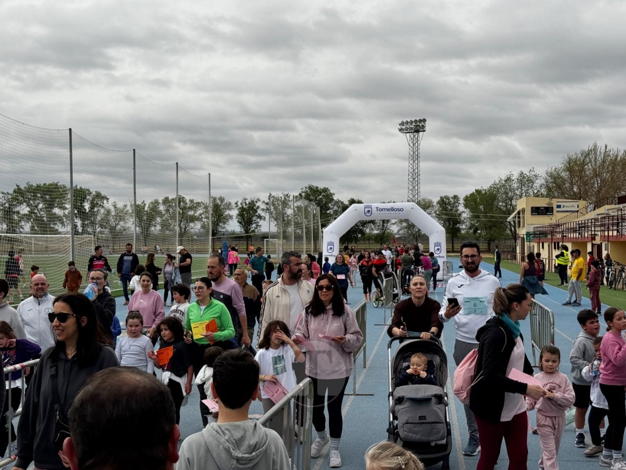 Cientos de escolares participan en la 47ª Carrera Popular ‘Memorial Ángel Serrano’ de Tomelloso