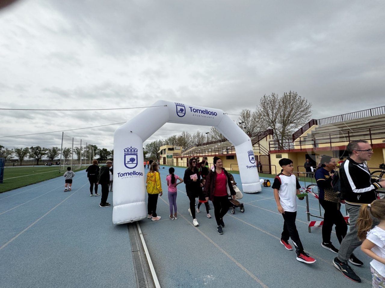 Cientos de escolares participan en la 47ª Carrera Popular ‘Memorial Ángel Serrano’ de Tomelloso