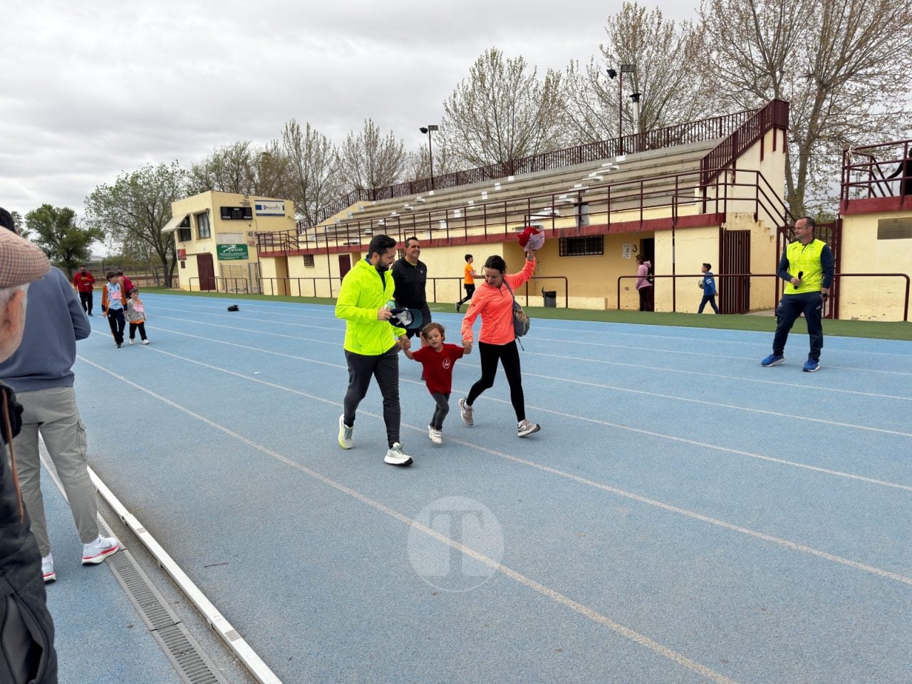 Cientos de escolares participan en la 47ª Carrera Popular ‘Memorial Ángel Serrano’ de Tomelloso