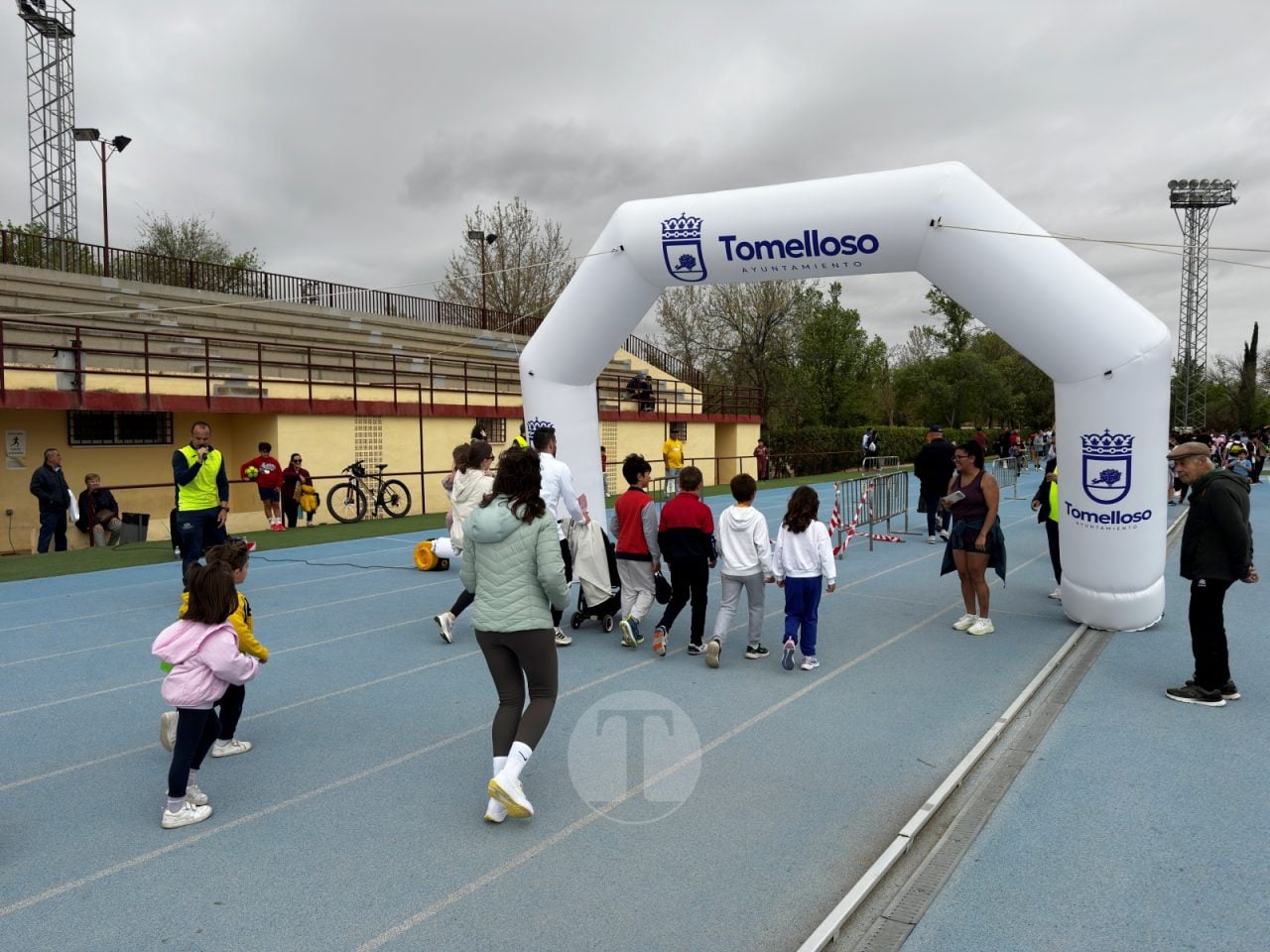 Cientos de escolares participan en la 47ª Carrera Popular ‘Memorial Ángel Serrano’ de Tomelloso