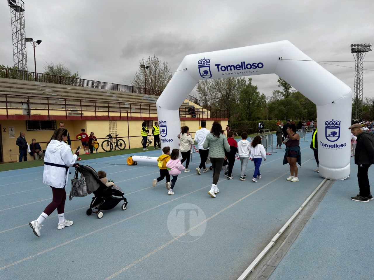 Cientos de escolares participan en la 47ª Carrera Popular ‘Memorial Ángel Serrano’ de Tomelloso