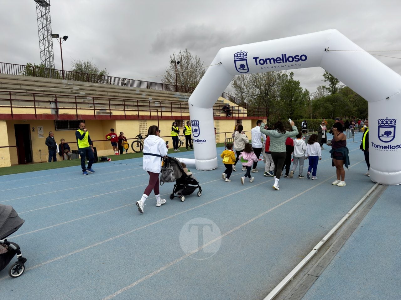 Cientos de escolares participan en la 47ª Carrera Popular ‘Memorial Ángel Serrano’ de Tomelloso