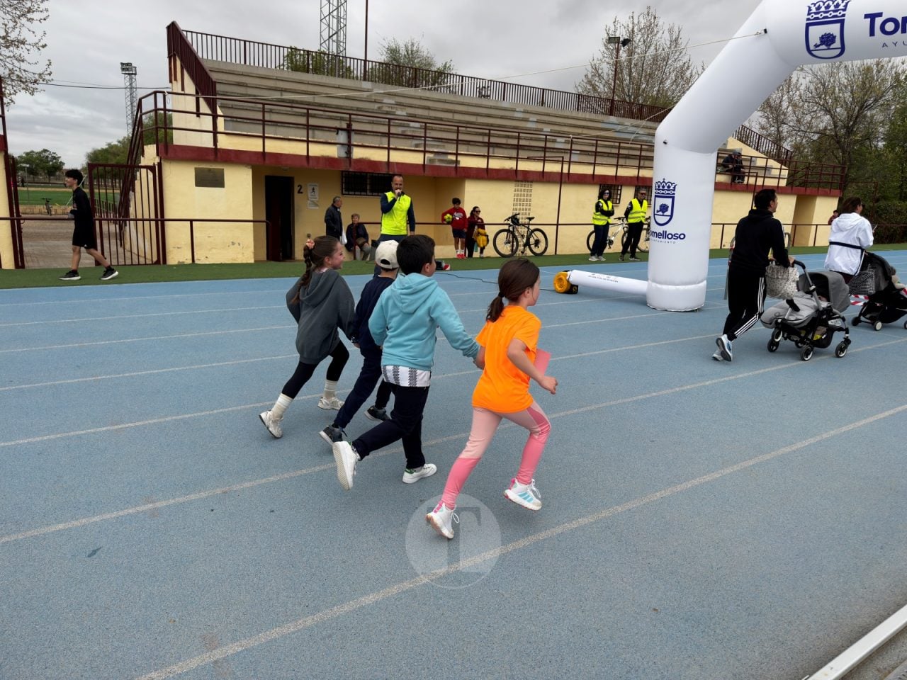 Cientos de escolares participan en la 47ª Carrera Popular ‘Memorial Ángel Serrano’ de Tomelloso