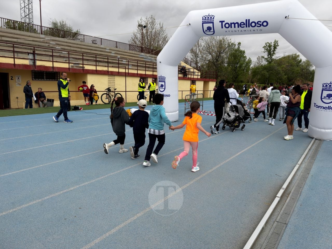 Cientos de escolares participan en la 47ª Carrera Popular ‘Memorial Ángel Serrano’ de Tomelloso