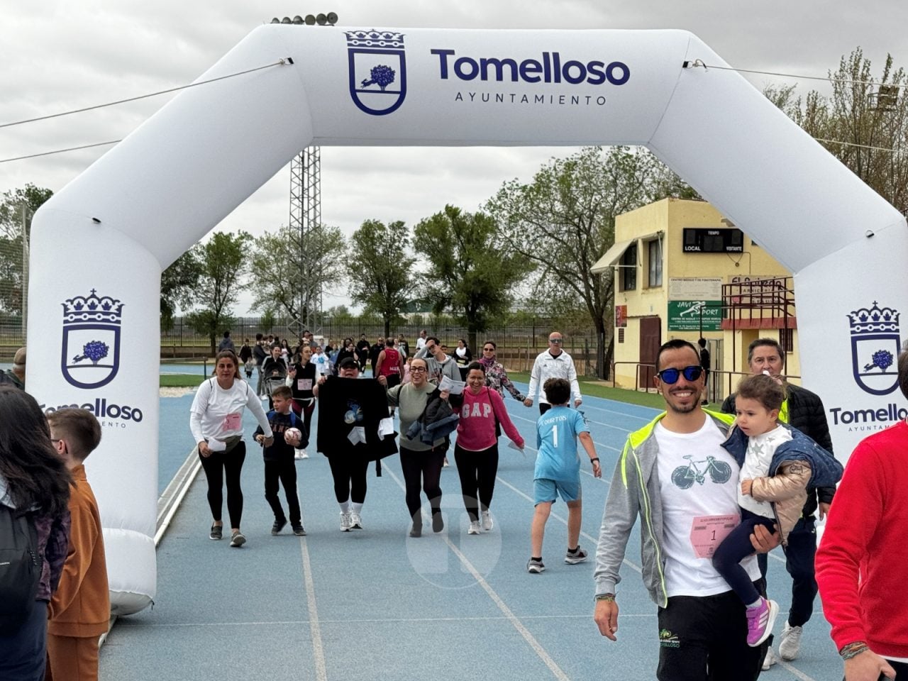 Cientos de escolares participan en la 47ª Carrera Popular ‘Memorial Ángel Serrano’ de Tomelloso