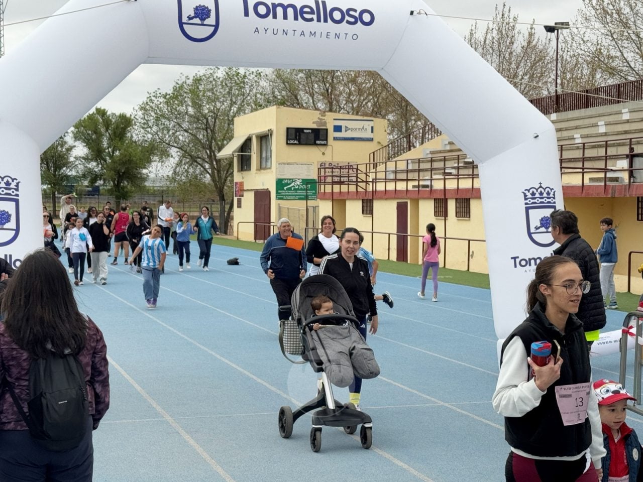 Cientos de escolares participan en la 47ª Carrera Popular ‘Memorial Ángel Serrano’ de Tomelloso