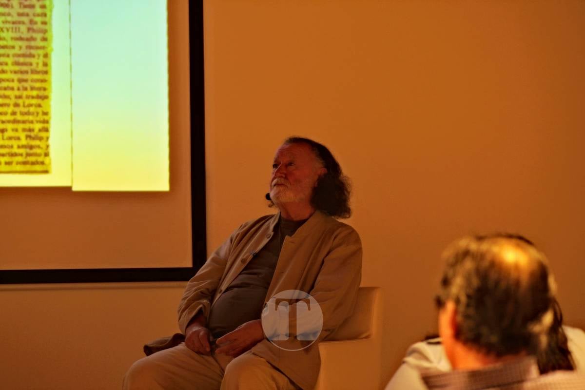 Tomelloso recibe una colección única de poesía con cartas inéditas y joyas literarias