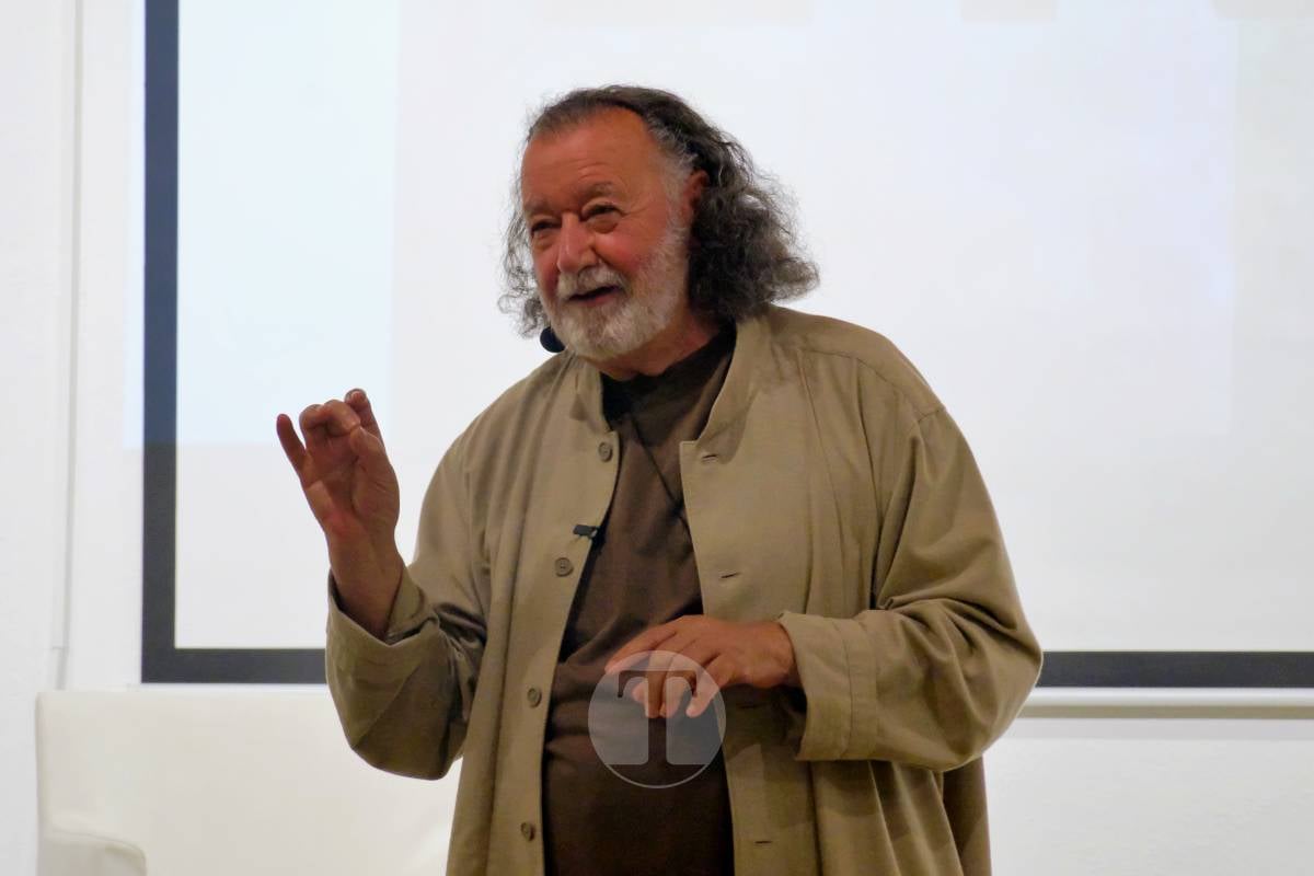 Tomelloso recibe una colección única de poesía con cartas inéditas y joyas literarias