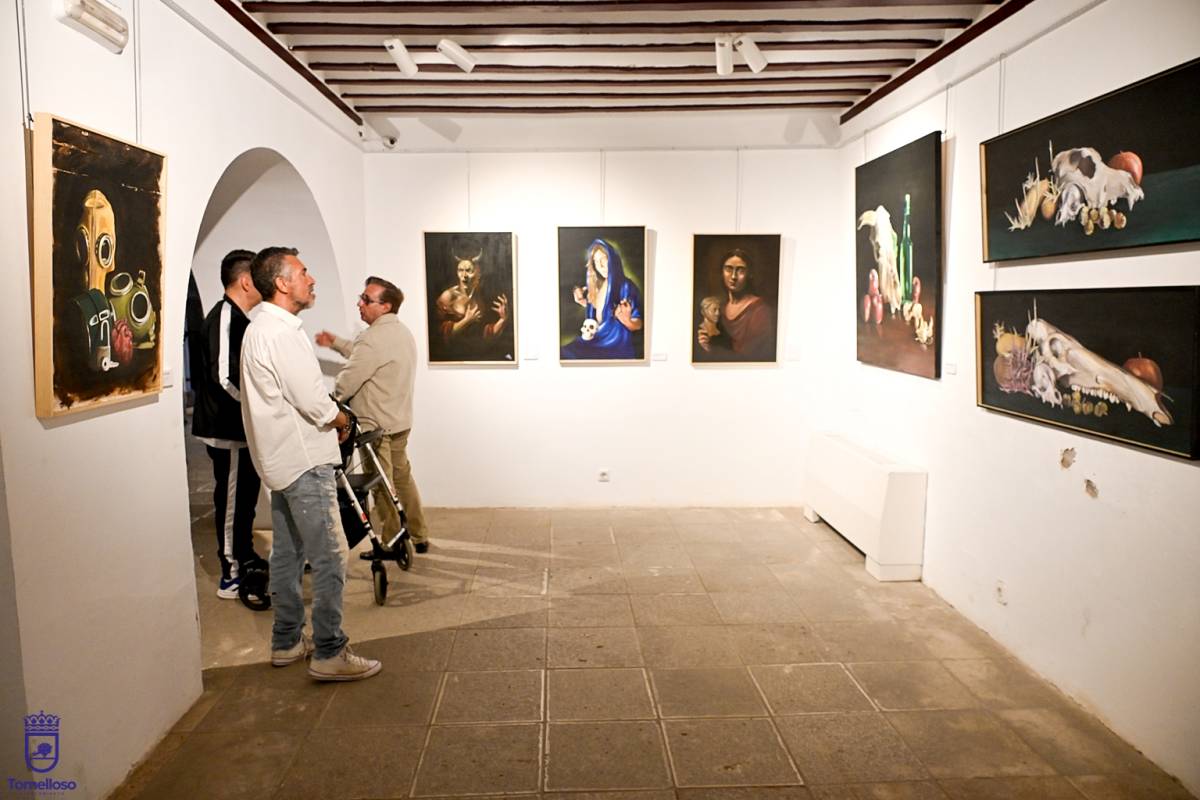Bodegones y símbolos: Manuel Solana inaugura su exposición en la Posada de los Portales