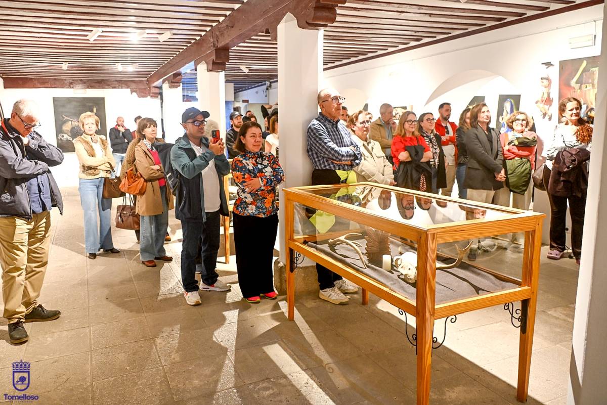 Bodegones y símbolos: Manuel Solana inaugura su exposición en la Posada de los Portales