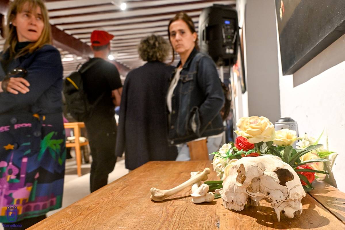 Bodegones y símbolos: Manuel Solana inaugura su exposición en la Posada de los Portales