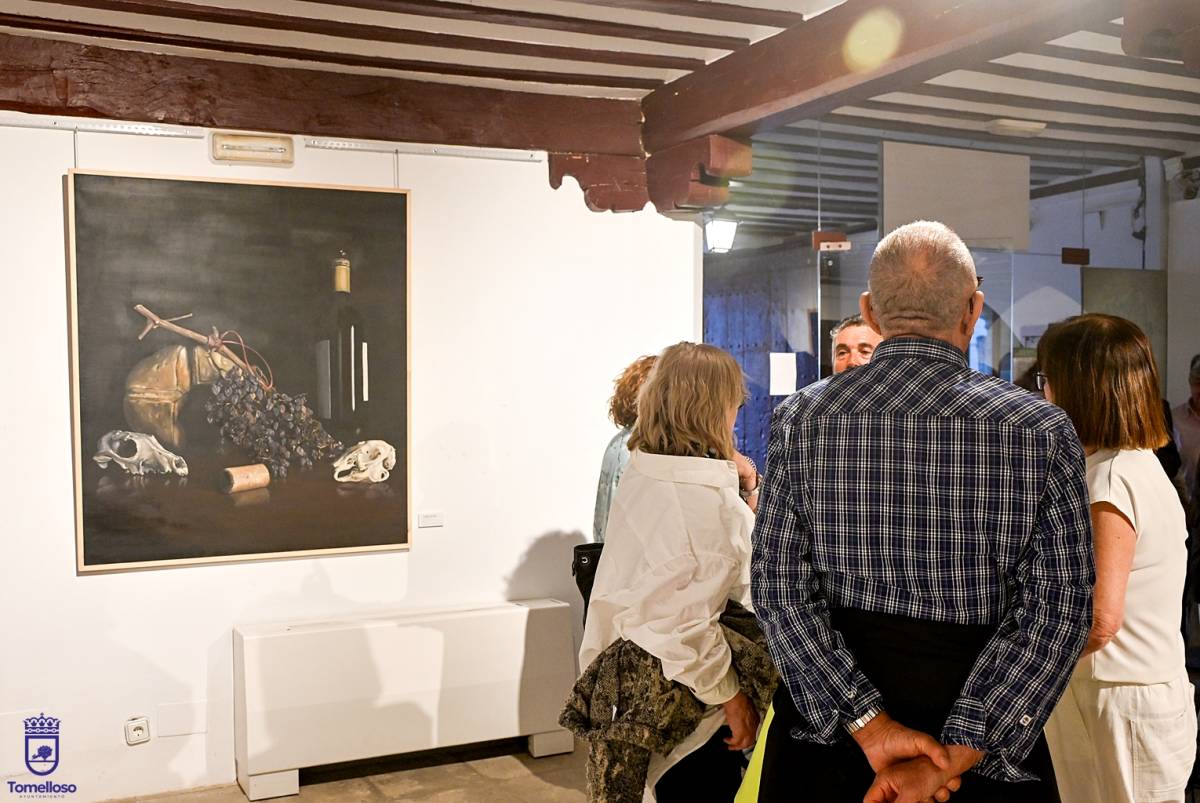 Bodegones y símbolos: Manuel Solana inaugura su exposición en la Posada de los Portales