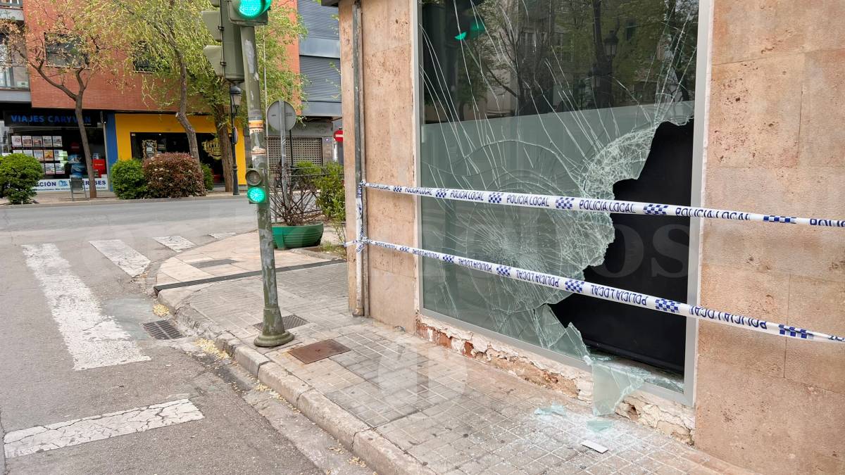 Nuevo alunizaje en la tienda Orange de la avenida Antonio Huertas