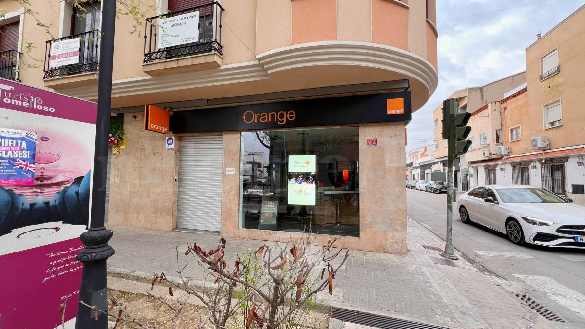 Nuevo alunizaje en la tienda Orange de la avenida Antonio Huertas