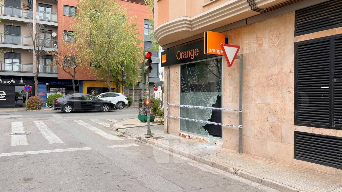 Nuevo alunizaje en la tienda Orange de la avenida Antonio Huertas
