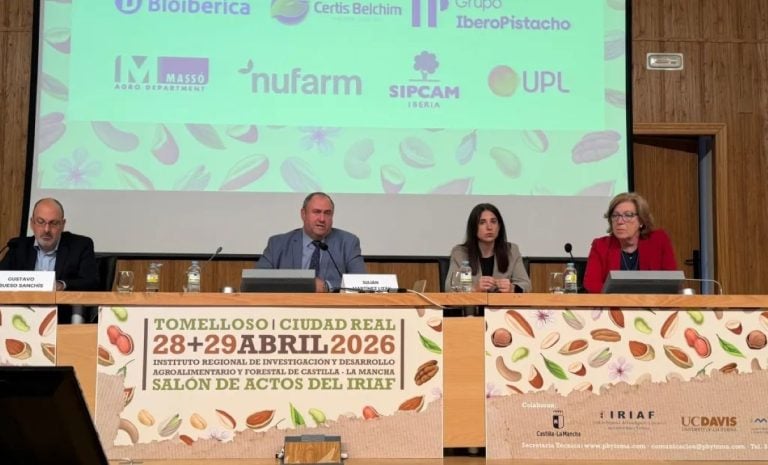 Lizán inaugura en Tomelloso el encuentro sobre pistacho y almendro, con 300 profesionales