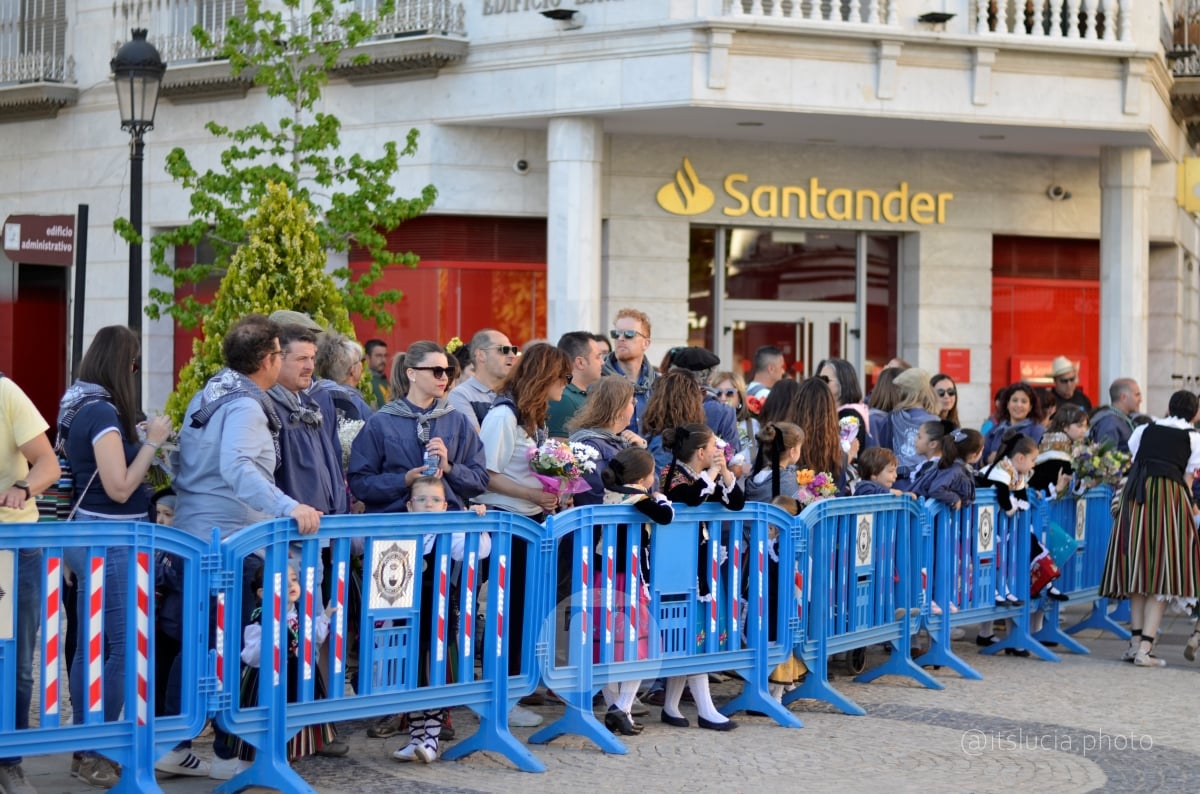 Lucía Moreno y Paloma Morales retratan la emoción de la llegada de la Virgen de las Viñas a Tomelloso