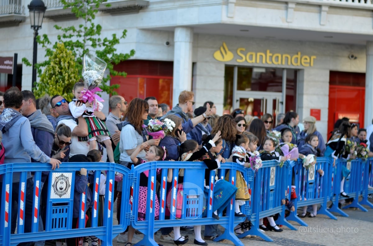 Lucía Moreno y Paloma Morales retratan la emoción de la llegada de la Virgen de las Viñas a Tomelloso