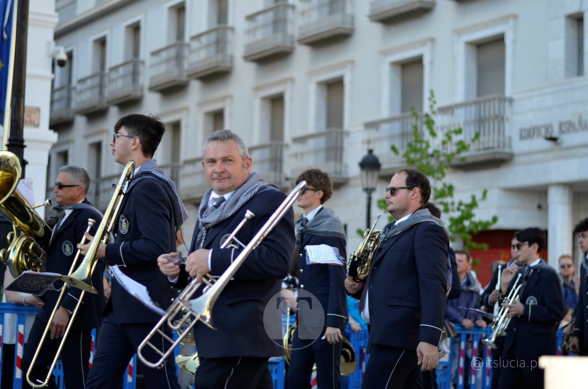 Lucía Moreno y Paloma Morales retratan la emoción de la llegada de la Virgen de las Viñas a Tomelloso