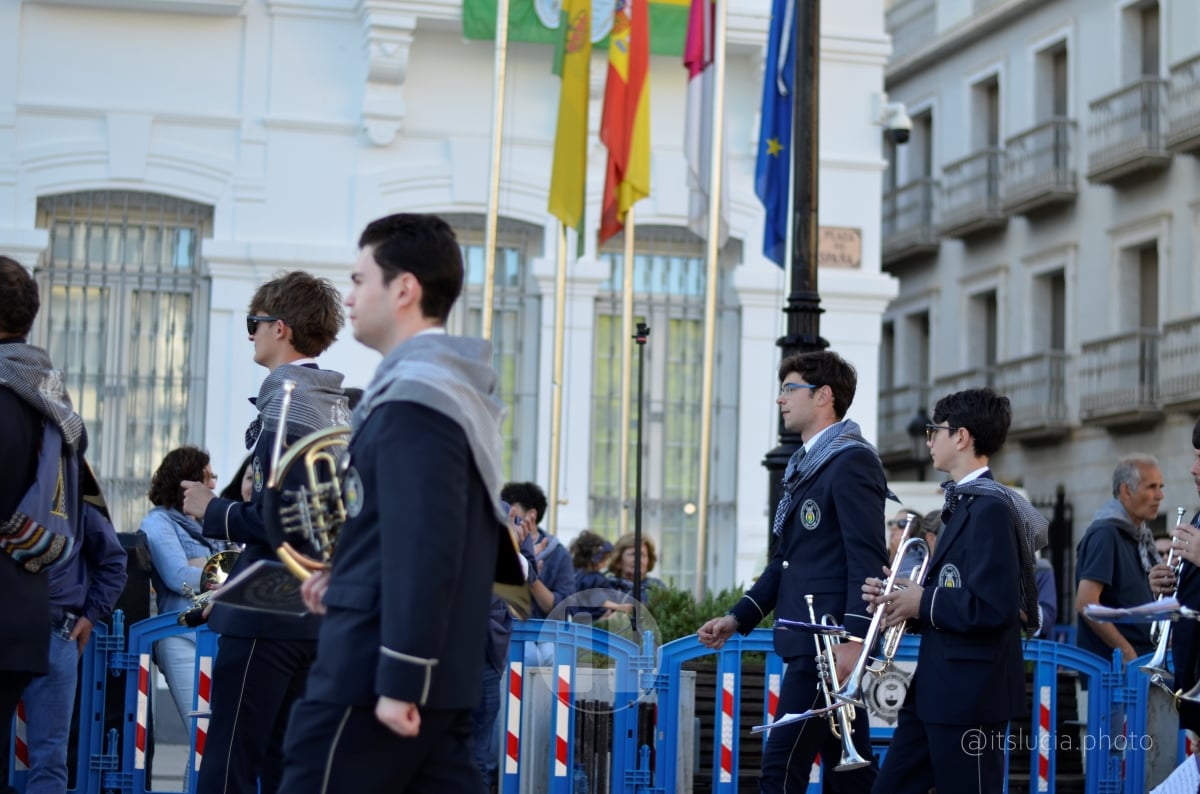 Lucía Moreno y Paloma Morales retratan la emoción de la llegada de la Virgen de las Viñas a Tomelloso