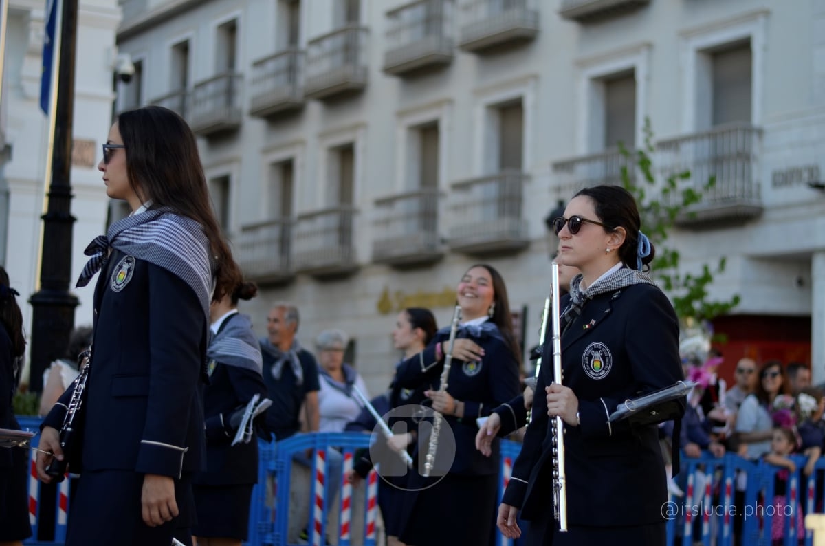 Lucía Moreno y Paloma Morales retratan la emoción de la llegada de la Virgen de las Viñas a Tomelloso