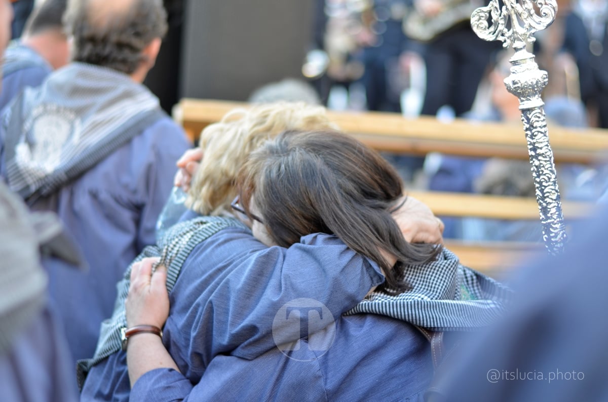 Lucía Moreno y Paloma Morales retratan la emoción de la llegada de la Virgen de las Viñas a Tomelloso