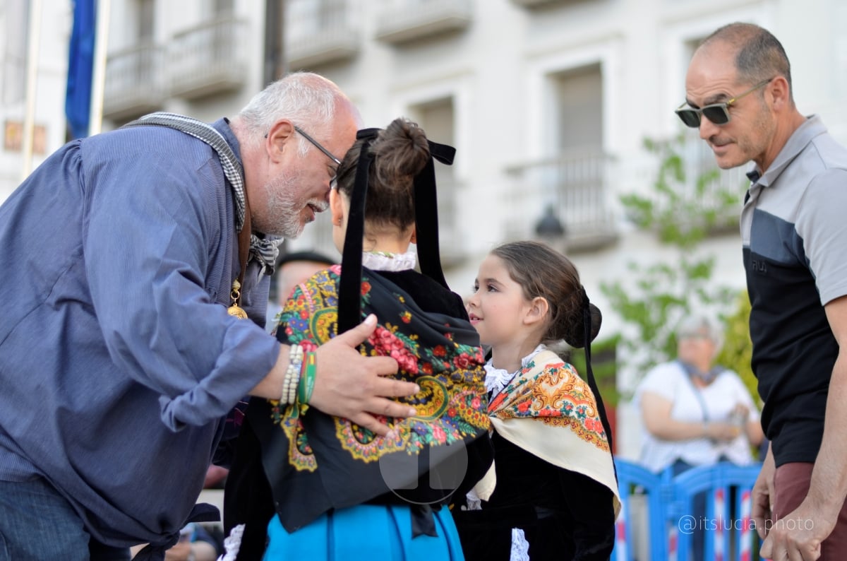 Lucía Moreno y Paloma Morales retratan la emoción de la llegada de la Virgen de las Viñas a Tomelloso