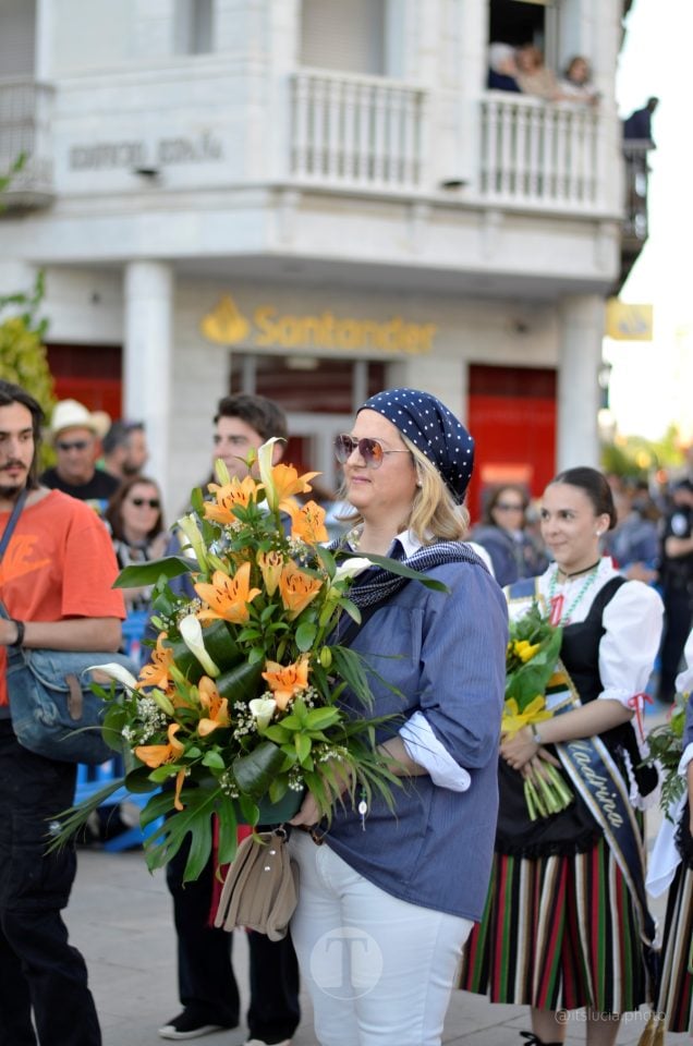 Lucía Moreno y Paloma Morales retratan la emoción de la llegada de la Virgen de las Viñas a Tomelloso