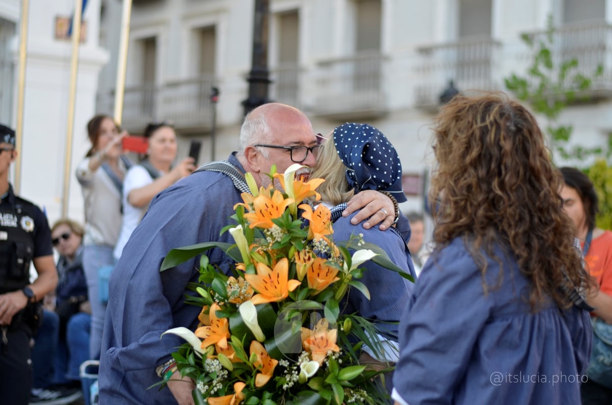 Lucía Moreno y Paloma Morales retratan la emoción de la llegada de la Virgen de las Viñas a Tomelloso