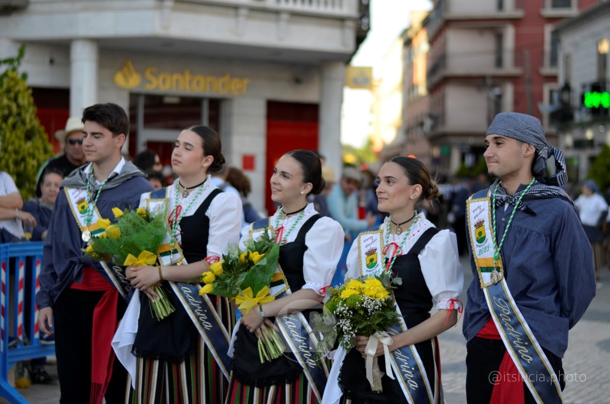 Lucía Moreno y Paloma Morales retratan la emoción de la llegada de la Virgen de las Viñas a Tomelloso