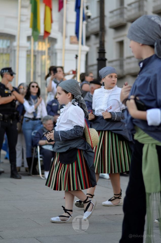 Lucía Moreno y Paloma Morales retratan la emoción de la llegada de la Virgen de las Viñas a Tomelloso