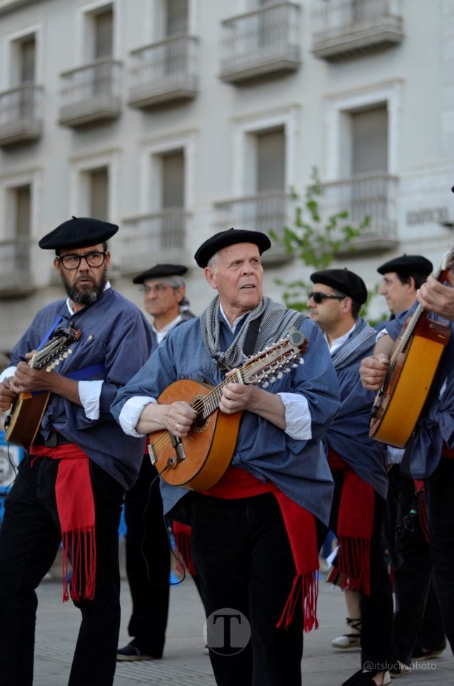 Lucía Moreno y Paloma Morales retratan la emoción de la llegada de la Virgen de las Viñas a Tomelloso