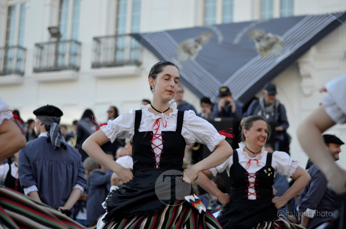 Lucía Moreno y Paloma Morales retratan la emoción de la llegada de la Virgen de las Viñas a Tomelloso