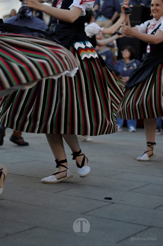 Lucía Moreno y Paloma Morales retratan la emoción de la llegada de la Virgen de las Viñas a Tomelloso