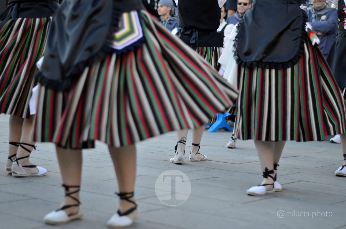 Lucía Moreno y Paloma Morales retratan la emoción de la llegada de la Virgen de las Viñas a Tomelloso