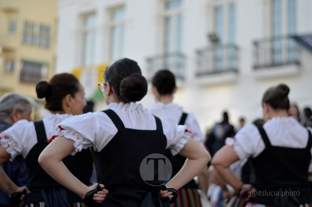 Lucía Moreno y Paloma Morales retratan la emoción de la llegada de la Virgen de las Viñas a Tomelloso