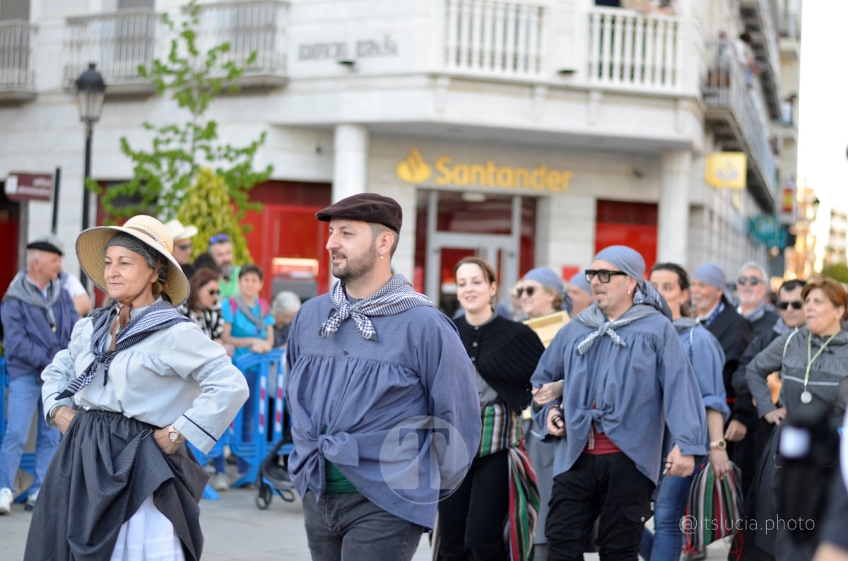 Lucía Moreno y Paloma Morales retratan la emoción de la llegada de la Virgen de las Viñas a Tomelloso