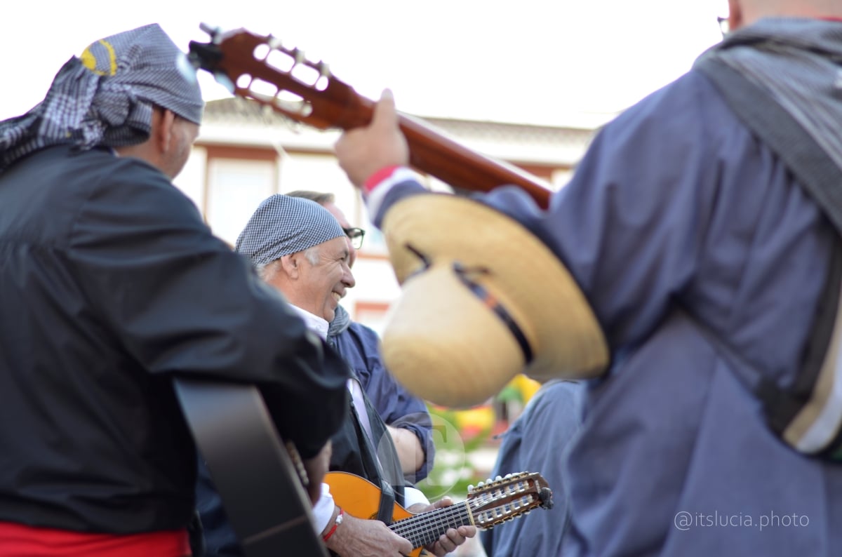 Lucía Moreno y Paloma Morales retratan la emoción de la llegada de la Virgen de las Viñas a Tomelloso