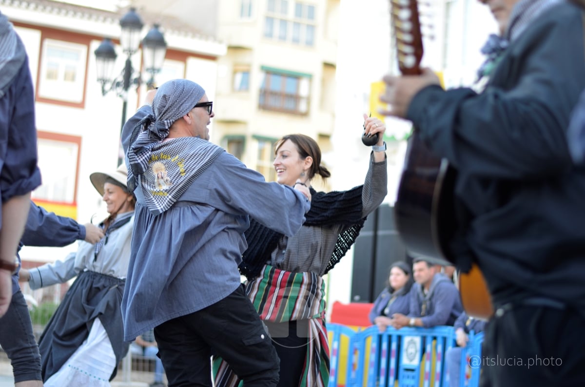 Lucía Moreno y Paloma Morales retratan la emoción de la llegada de la Virgen de las Viñas a Tomelloso