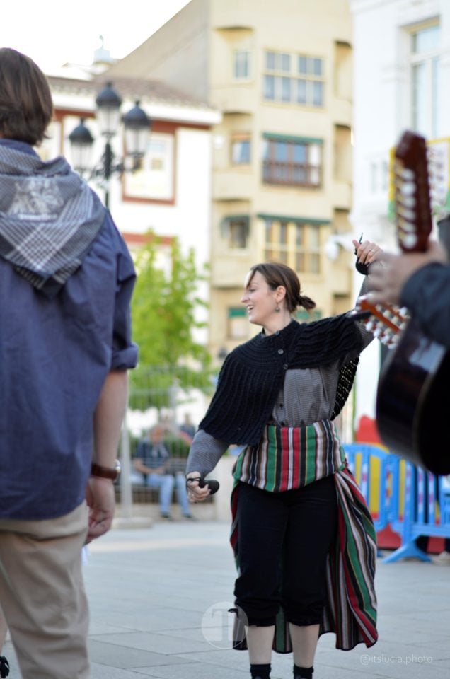 Lucía Moreno y Paloma Morales retratan la emoción de la llegada de la Virgen de las Viñas a Tomelloso