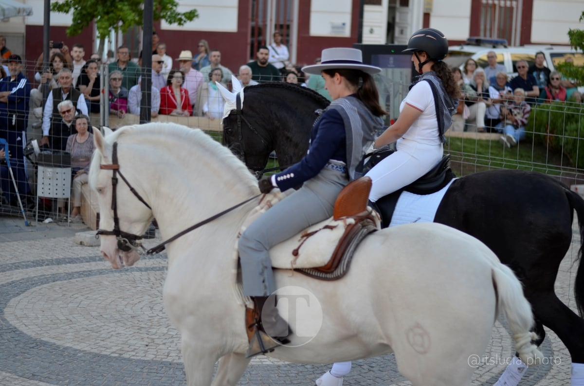 Lucía Moreno y Paloma Morales retratan la emoción de la llegada de la Virgen de las Viñas a Tomelloso