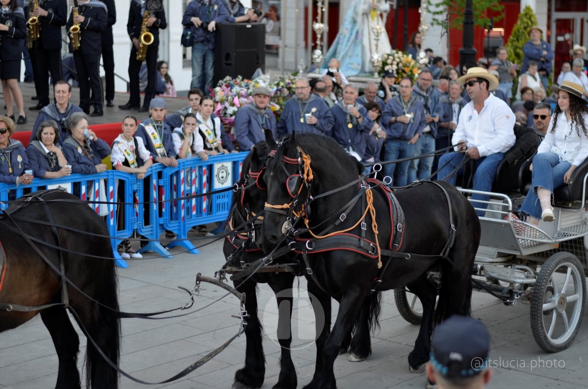 Lucía Moreno y Paloma Morales retratan la emoción de la llegada de la Virgen de las Viñas a Tomelloso