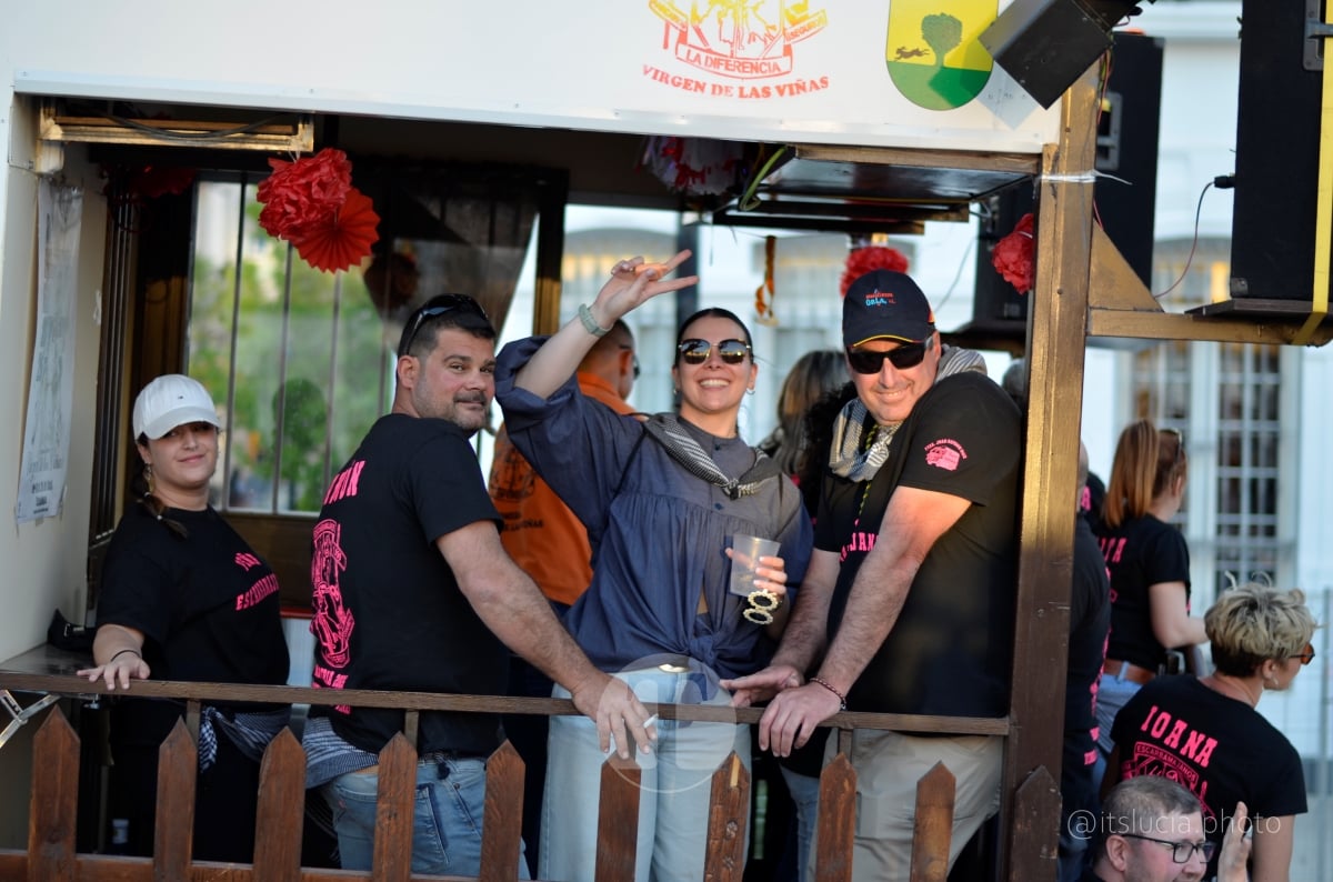 Lucía Moreno y Paloma Morales retratan la emoción de la llegada de la Virgen de las Viñas a Tomelloso