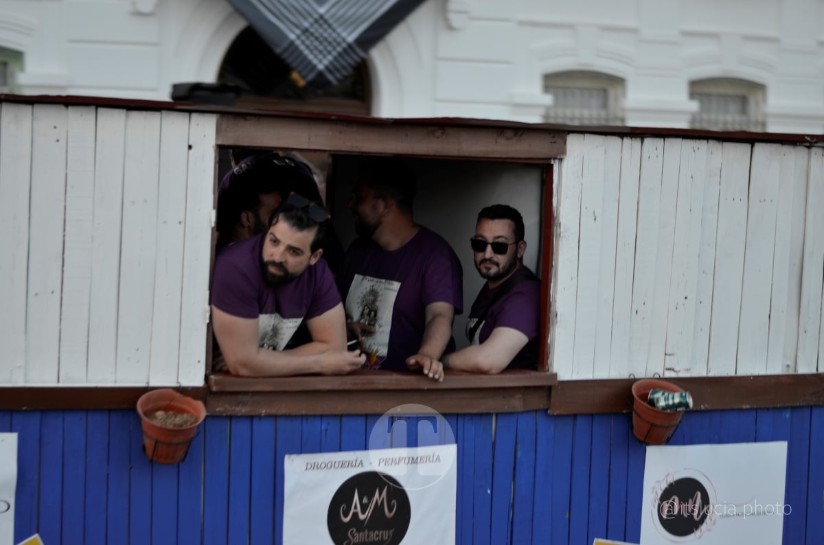 Lucía Moreno y Paloma Morales retratan la emoción de la llegada de la Virgen de las Viñas a Tomelloso